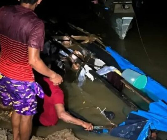 Exército resgata grávida e outras sete pessoas após naufrágio no Vale do Javari