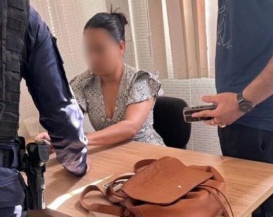 Suspeita de estelionato contra cerca de 20 pessoas é presa em Manaus