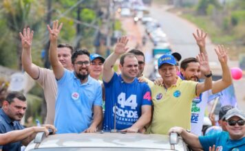 Adjuto Afonso participa de carreata em Iranduba ao lado de Roberto Cidade