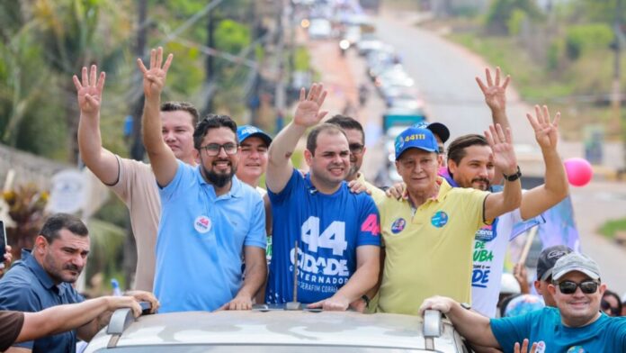 Adjuto Afonso participa de carreata em Iranduba ao lado de Roberto Cidade Adjuto Afonso participa de carreata em Iranduba ao lado de Roberto Cidade