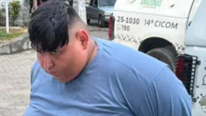Procurado por duplo h0m1cídi0, 'Pança' é encontrado sentado no sofá e preso em Manaus Procurado por duplo h0m1cídi0, 'Pança' é encontrado sentado no sofá e preso em Manaus