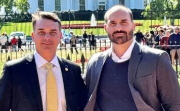 PT pede que Flávio e Eduardo sejam investigados por interferência dos EUA nas eleições brasileiras