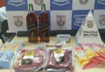 Homem é detido com carnes e garrafas de uísque furtadas de supermercado