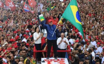 Em virada histórica, Lula é reeleito Presidente da República
