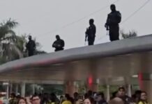 Atiradores de elite são vistos sobre parada de ônibus durante ato de Flávio Bolsonaro na Ponta Negra