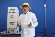 Lula chega para votar em São Bernardo acompanhado de Alckmin e aliados