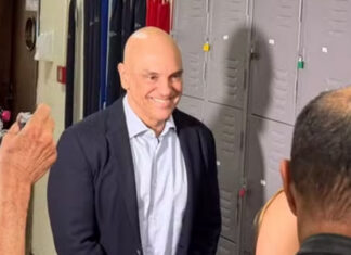 Alexandre de Moraes chega à tarde e vota em colégio na Zona Oeste de São Paulo