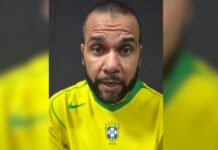 Acusado de 3stupr0 na Espanha, Daniel Alves manifesta apoio a Flávio Bolsonaro durante o 2º turno