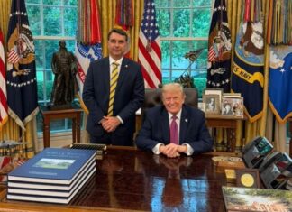 Presidente dos EUA classifica desempenho de Flávio Bolsonaro nas urnas como “grande vitória”